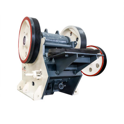 Máquina de trituración móvil de mandíbula pequeña 100 200 Tph con tamaño de alimentación de 600 mm